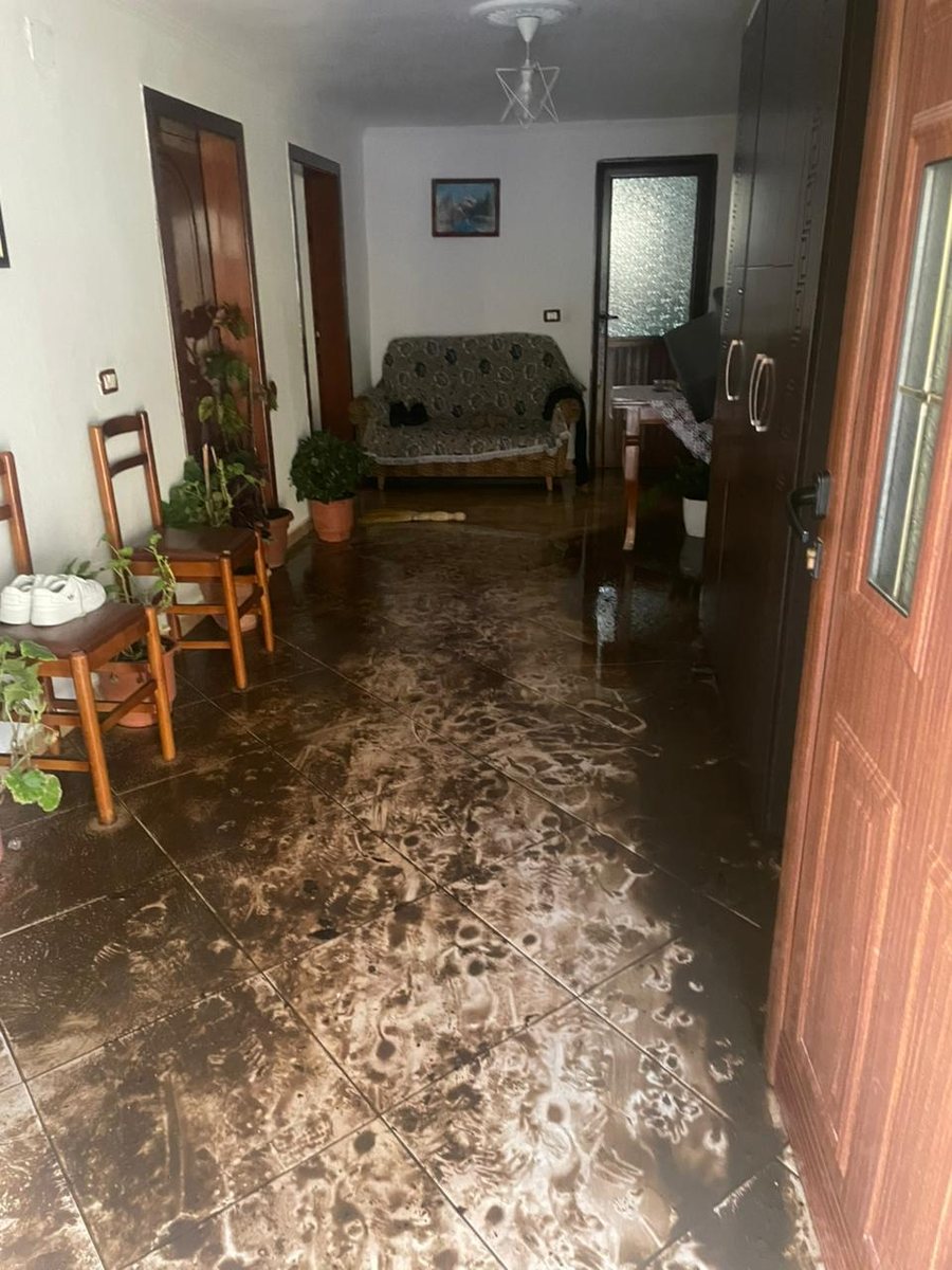 “Na janë mbushur dhomat me ujë”, përmbyten