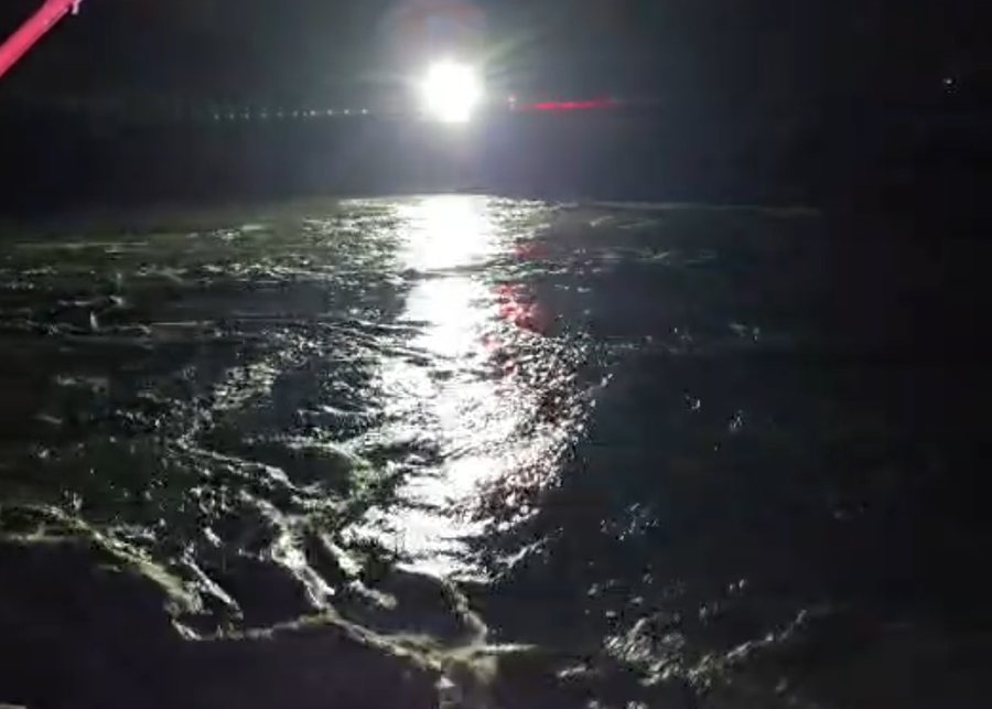 Rritet më tej niveli i Vjosës, rrezikohen edhe banesat