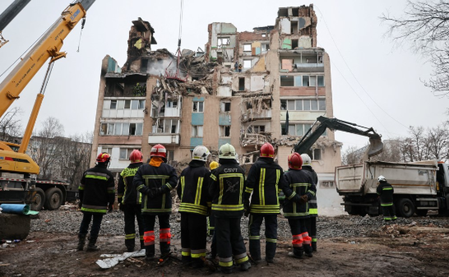 Tusk dënon sulmin ‘brutal’ me raketat ruse: Një vajzë