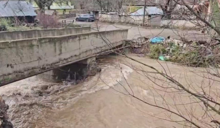 Osumi del nga shtrati, dëme të mëdha në banesa e