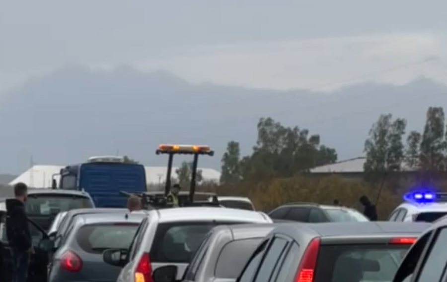 Aksident në Vlorë–Levan, bllokohet përkohësisht