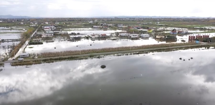 Gjin Gjoni ndan pamjet e përmbytjeve: Qytetarët janë braktisur