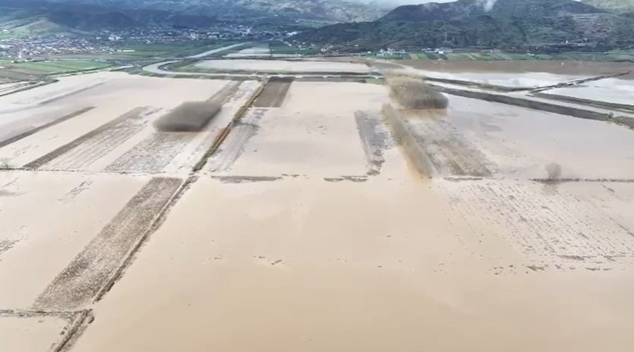 Përmbytjet, Kolonja pa ujë të pijshëm, 133 banesa nën