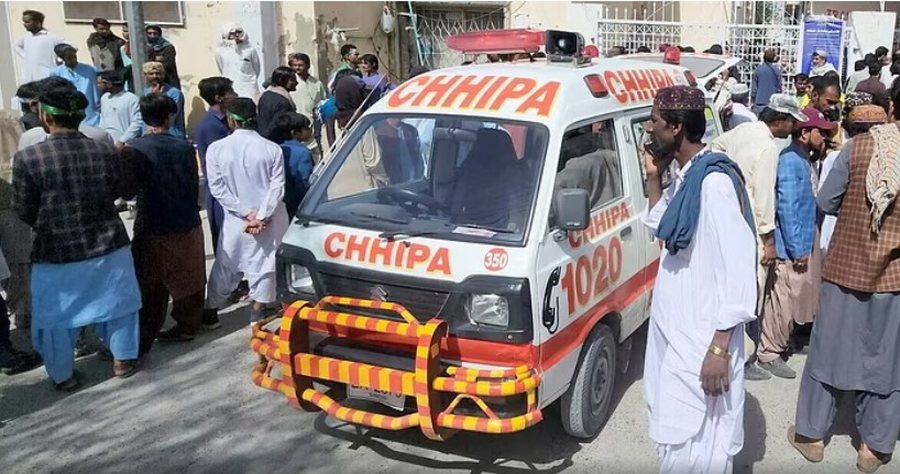 Persona të armatosur dhe kamikazë sulmojnë forcat e sigurisë