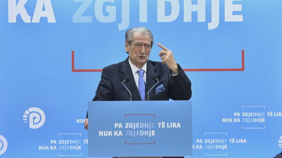 Lëvizjet e Salianjit dhe Alimehmetit, Berisha: Takimet në kafe nuk