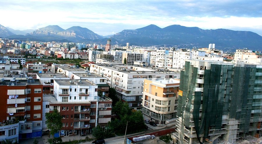 Rriten çmimet e banesave të ato të qirave në