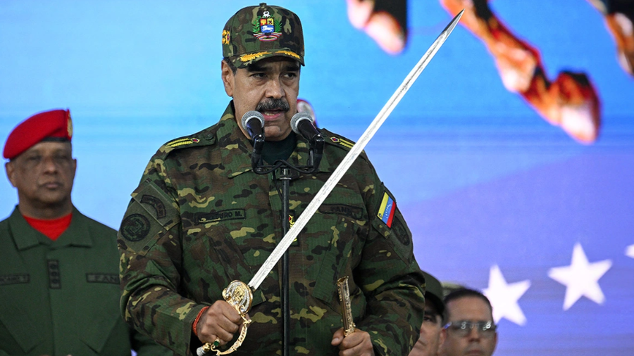 Me shpatën e Bolivarit në duar, Maduro i dërgon mesazh