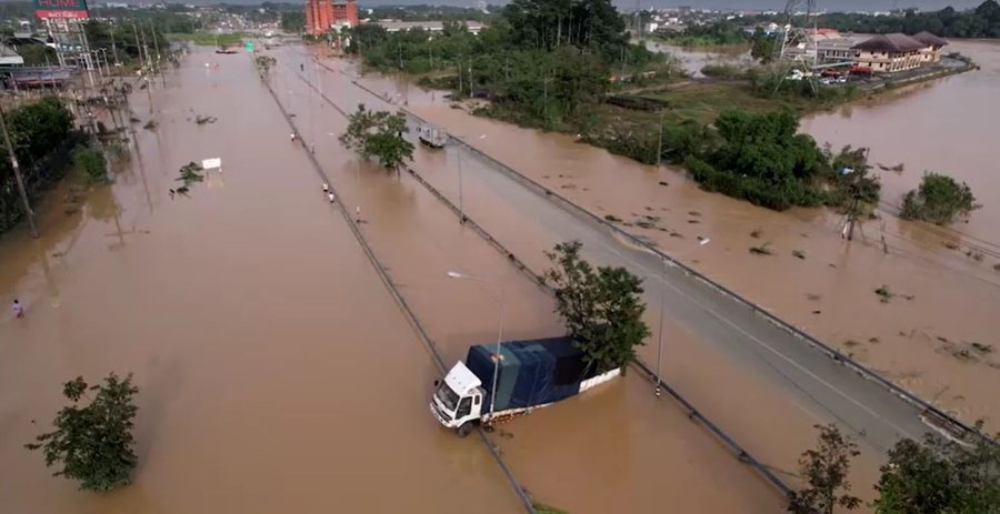 Tajlanda nën ujë, pamje me dron nga përmbytjet