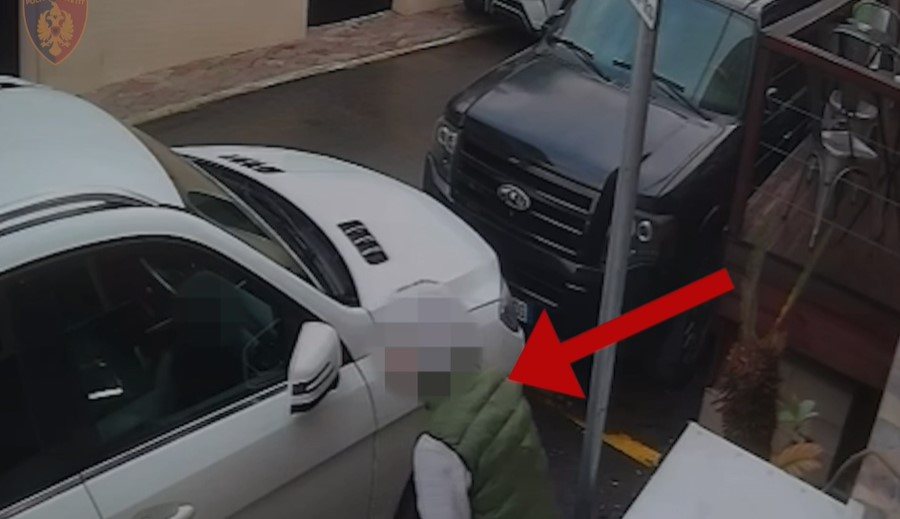 22-vjeçari thyen xhamat e makinave dhe grabit mijëra euro, kapet nga