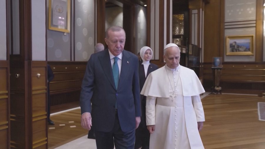Takim kokë më kokë me Erdogan, Papa zgjedh Turqinë për