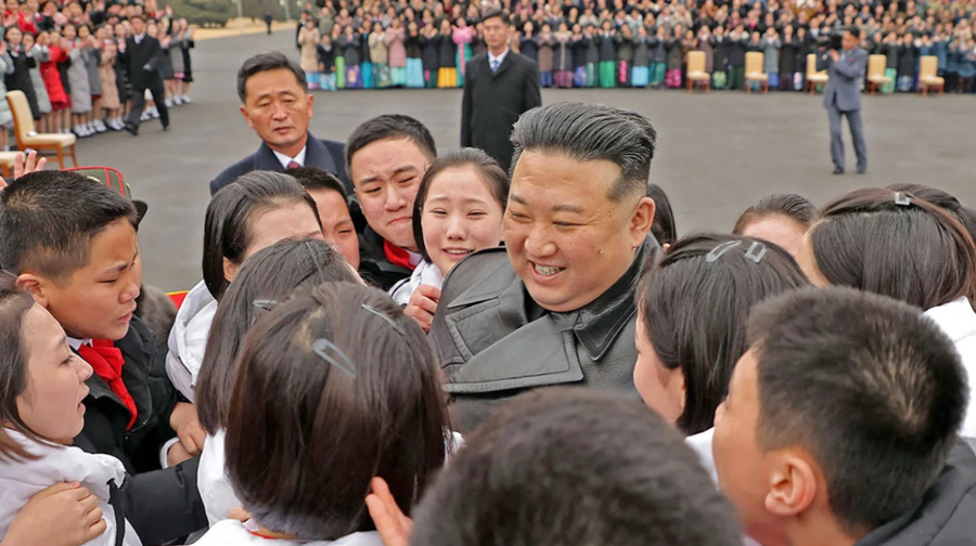 Koreja e Veriut e bën rusishten lëndë të detyrueshme në