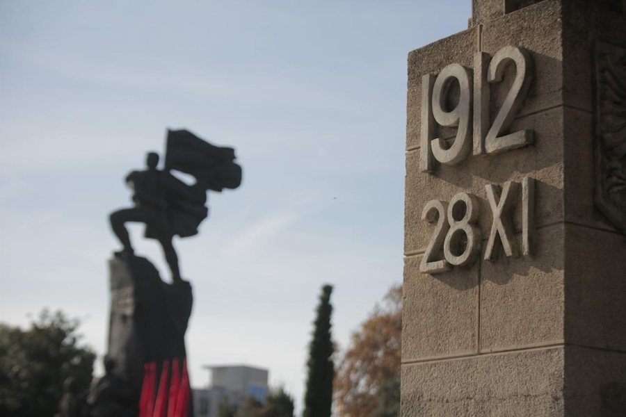 113 vite shtet, politika shqiptare uron Ditën e Pavarësisë