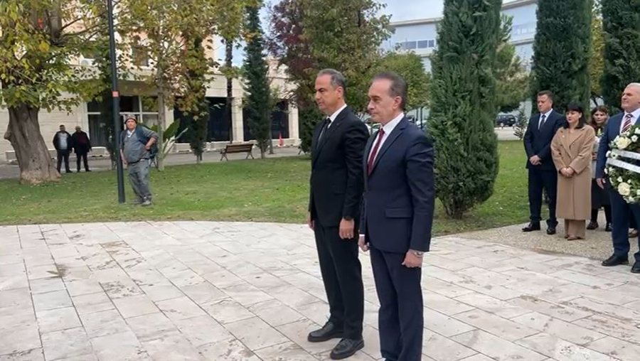 Dita e Pavarësisë, PD zhvillon homazhe në varrin e Ismail Qemalit