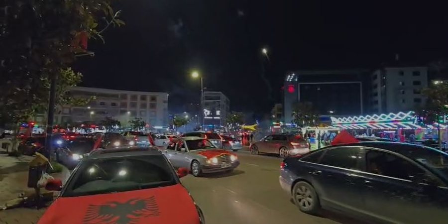 Atmosferë elektrizuese në Fier në Ditën e