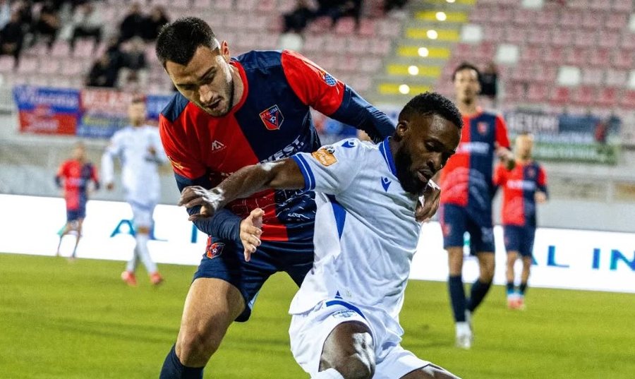 Teuta mund Vllazninë në Shkodër dhe i heq kreun