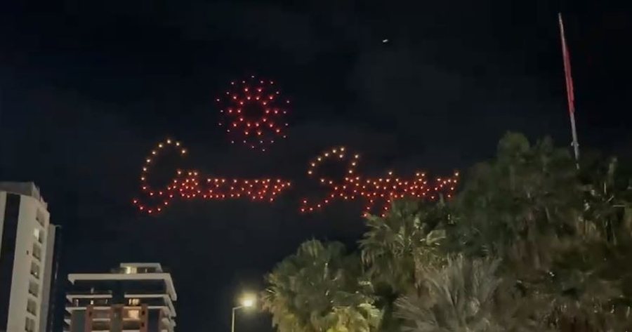 Spektakël në Vlorë për 113-vjetorin e Pavarësisë!