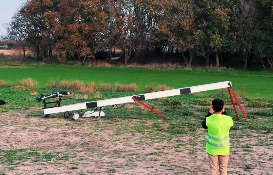 Turqia prezanton dronin e ri kamikaz me krahë dhe teston një