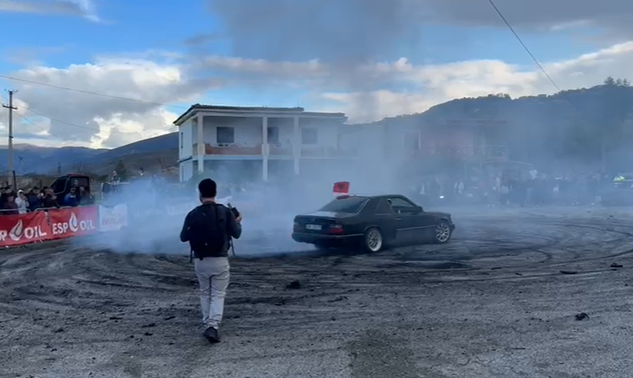 Mallakastra feston Çlirimin me super-show, Helldrift elektrizon qytetin