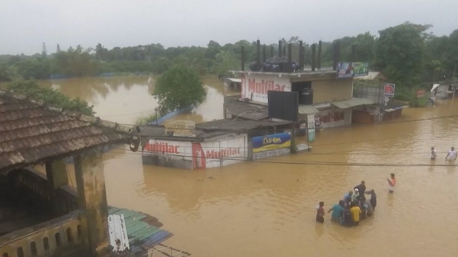 Mbi 600 të vdekur nga moti i keq në Azi