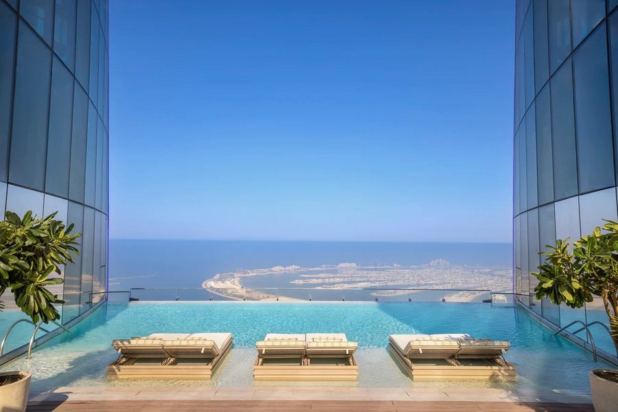 Hapet hoteli më i lartë në botë