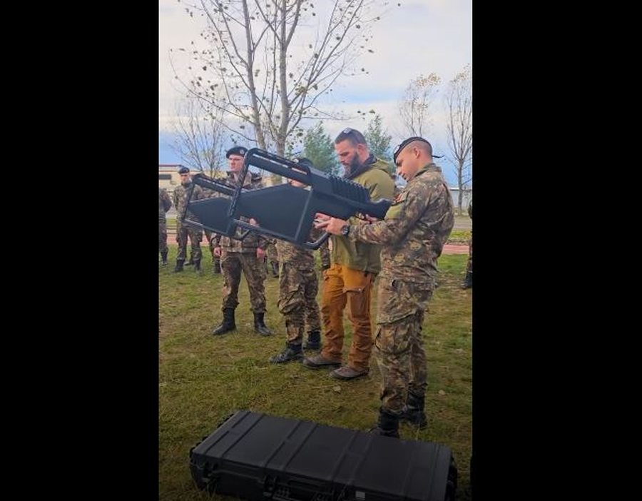 Amerikanët trajnojnë ushtrinë shqiptare për të