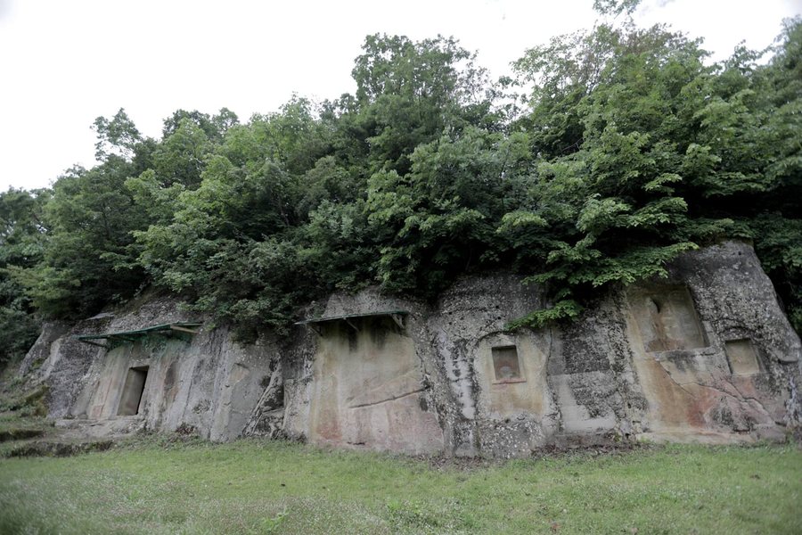 Po gërmonin ilegalisht në Varret Monumentale Ilire të