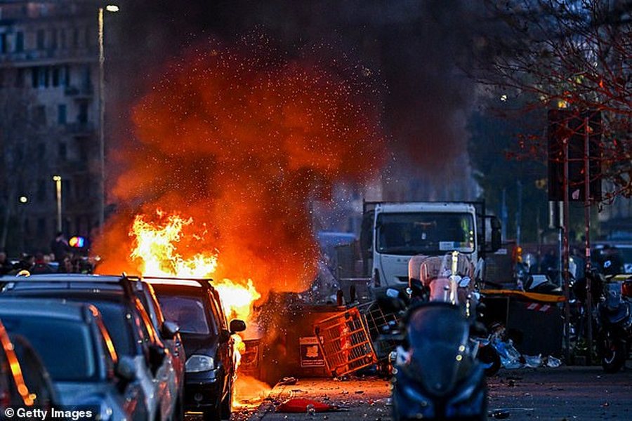 Kaos para ndeshjes së Serie A, tifozët i vënë flakën