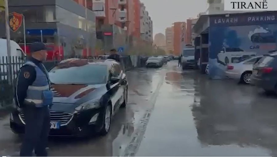 Shkarkonin ujëra të toksikuar në rrugë, bllokohen 15 lavazhe