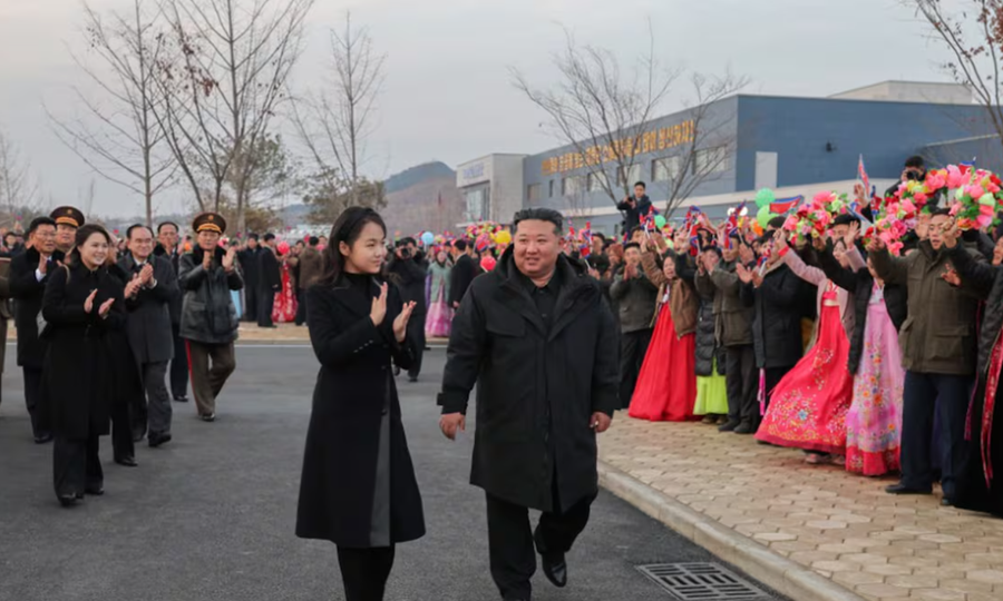 Vajza misterioze e Kim Jong-un rikthehet në skenë, rindezen dyshimet