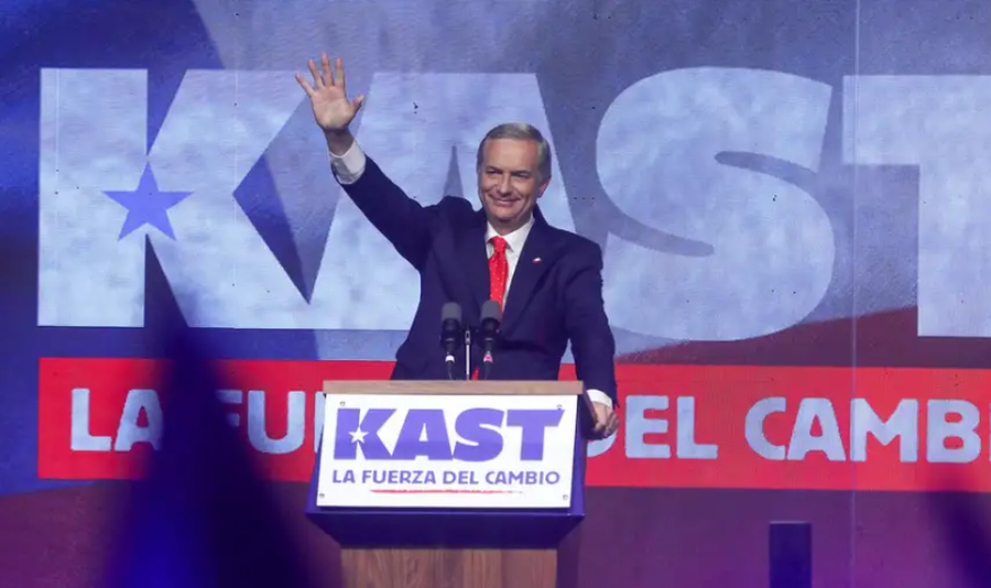 Kili zhvendoset djathtas, Kast fiton zgjedhjet presidenciale