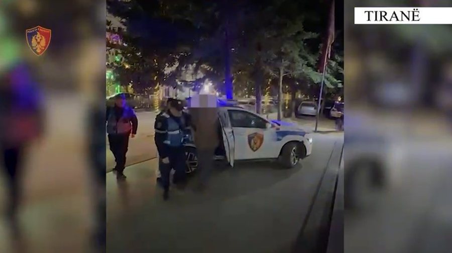 Zbulohen &ldquo;tregtar&euml;t&rdquo; e arm&euml;ve, 2 n&euml; pranga, 1 i