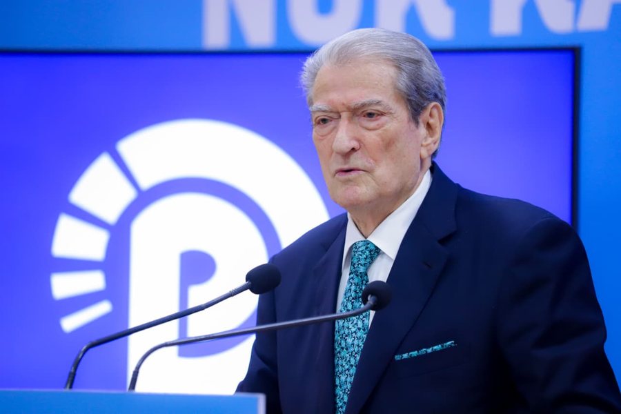 &ldquo;Rama po b&euml;n grusht shteti!&rdquo; Berisha: Qytetar&euml;t do