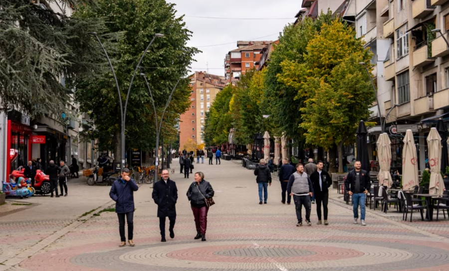 Komunat në veri votojnë për t'u tërhequr nga