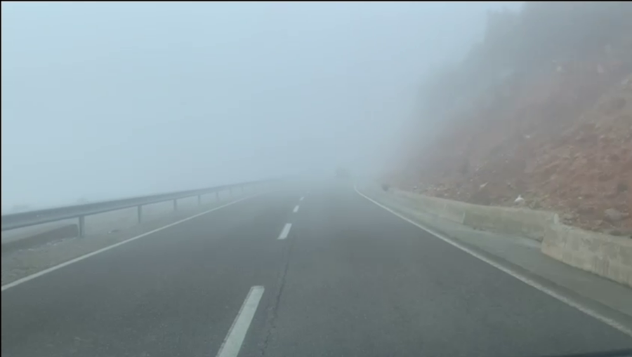 Mjegull dendur n&euml; aksin Kuk&euml;s-Krum&euml;