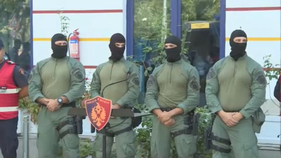 Policët ngelin pa shpërblim. Bonuset e fundvitit i vendosin shefat,