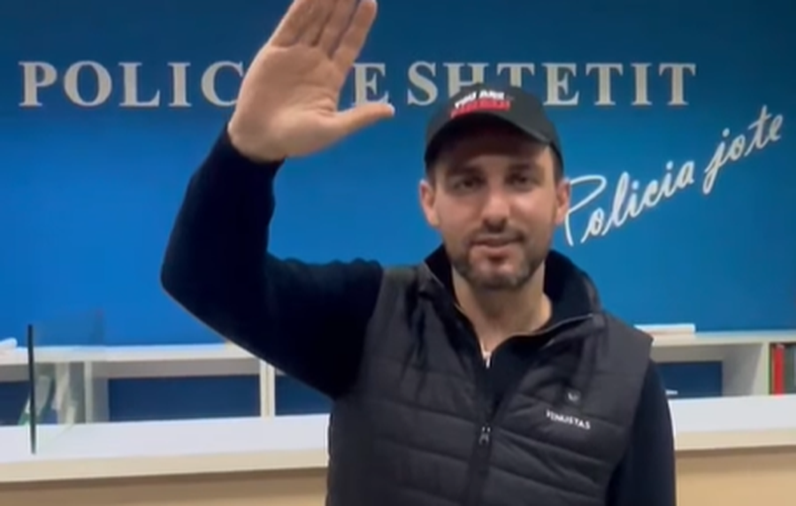 &ldquo;Mora medalje&rdquo;- Lapaj shfaqet brenda Komisariatit t&euml;