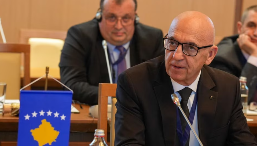 Kelmendi k&euml;rkon t&euml; lirohet nga posti i ushtruesit t&euml; detyr&euml;s