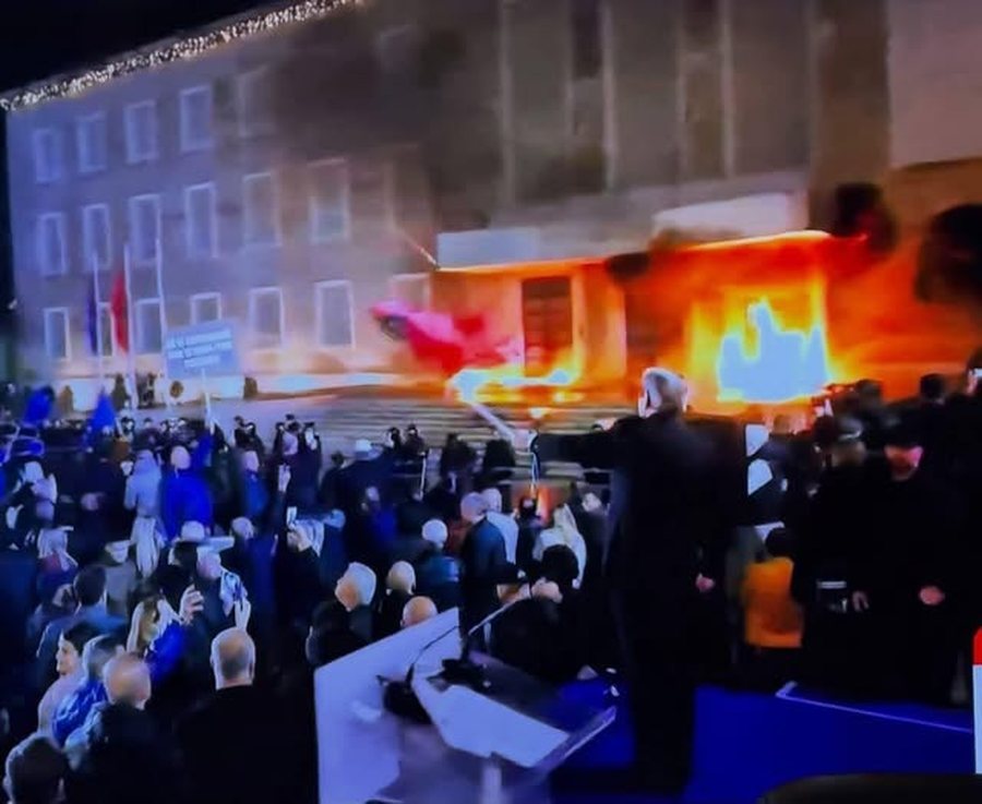 “Sali ti nuk e djeg dot më Shqipërinë!” Balla mesazh