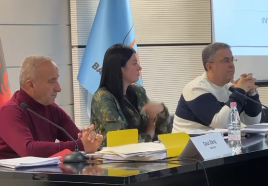 Buxheti 2026 i Vlor&euml;s, shofer&euml;t e autobus&euml;ve n&euml; dyert e