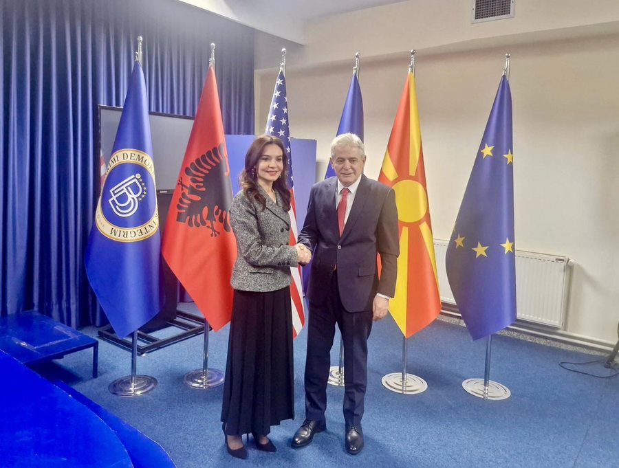 Spiropali nga Shkupi: Gjuha shqipe, gjuh&euml; zyrtare n&euml; Maqedonin&euml; e