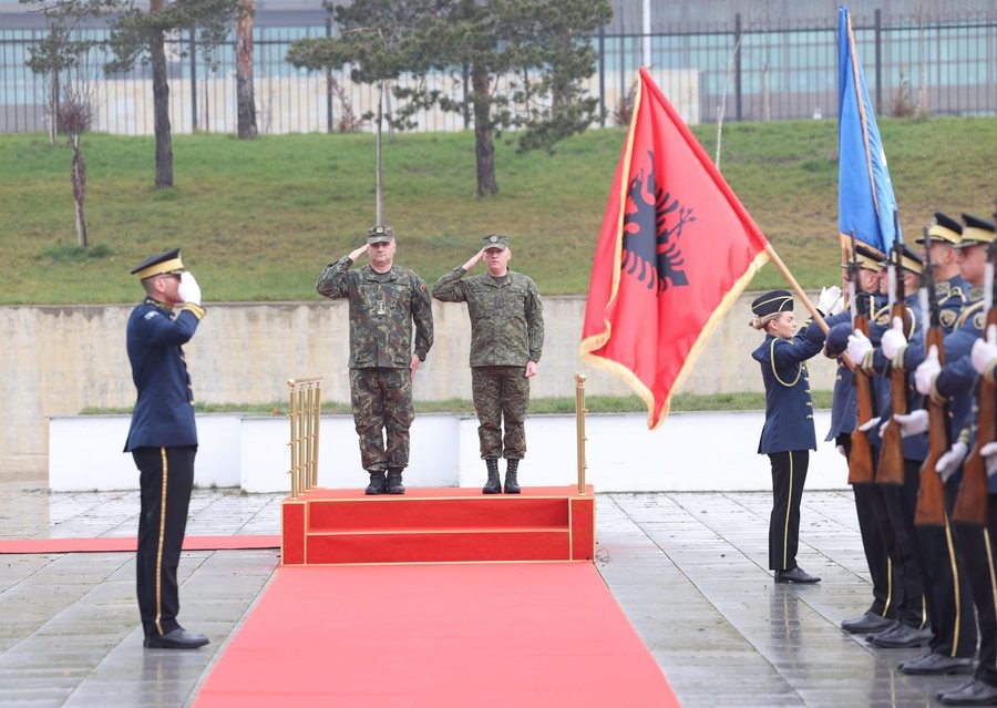 Takohen komandant&euml;t e ushtris&euml; s&euml; Shqip&euml;ris&euml; dhe asaj