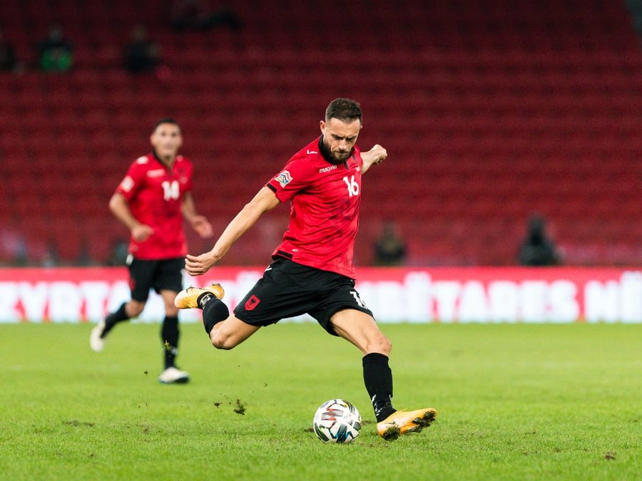 Flamurtari p&euml;rgatit goditjen e madhe n&euml; janar, bisedime me