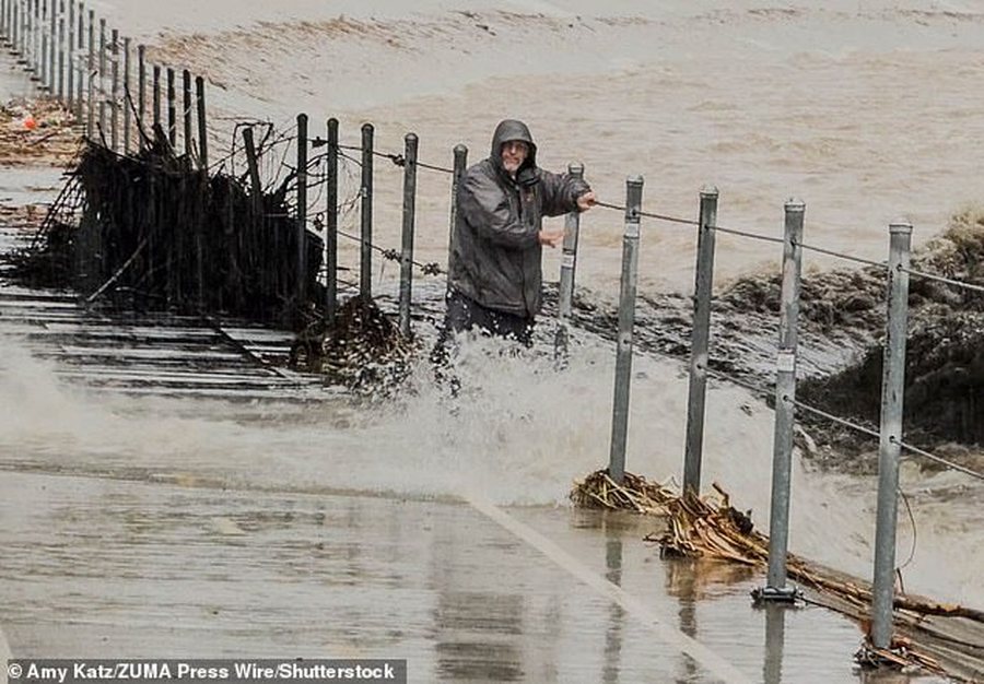 P&euml;rmbytjeve shkat&euml;rruese n&euml; Los Angeles, shpallet gjendja e