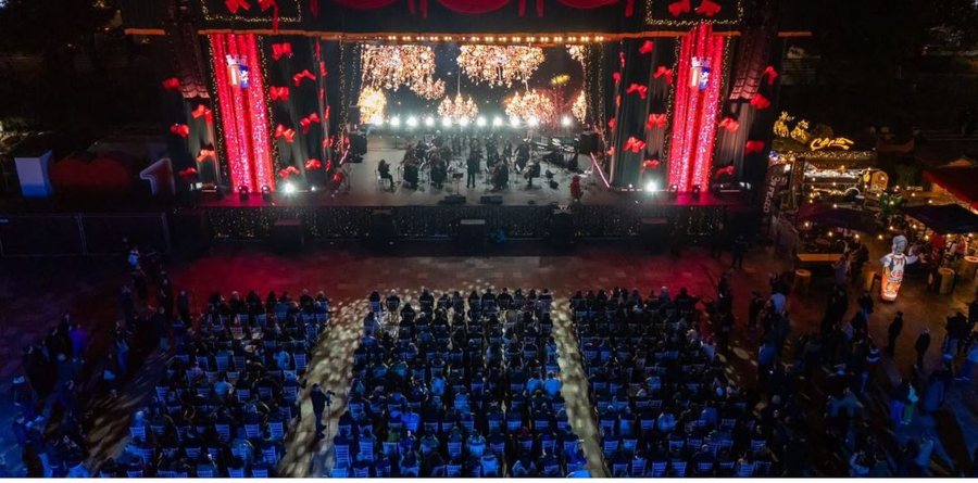 Tirana pret Krishtlindjen me koncertin “Tinguj & Fjalë”