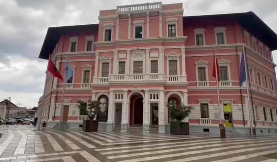 Vodh&euml;n karburant nga makinat e pun&euml;s, pezullohen 3 punonj&euml;s