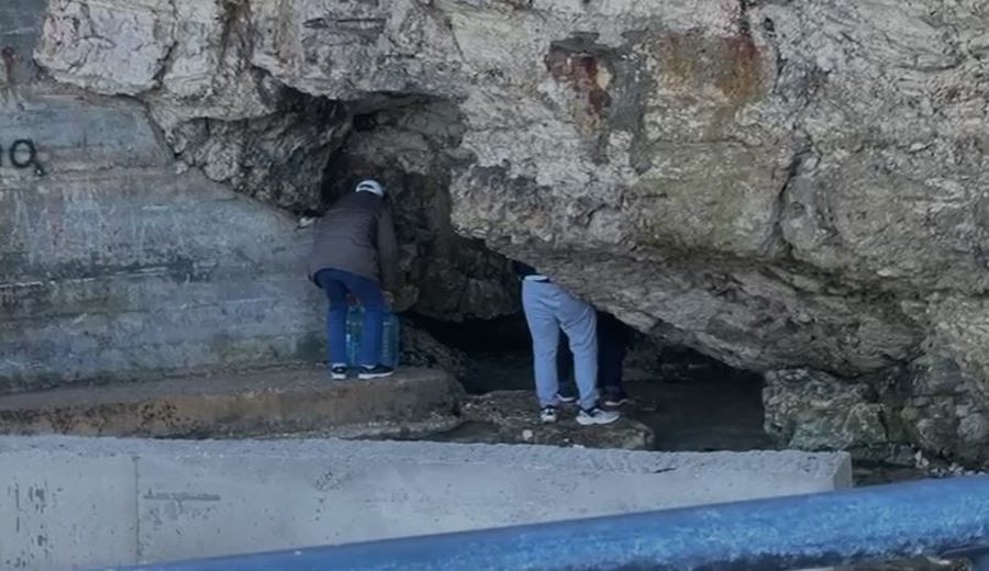 Vlora prej 24 or&euml;sh pa uj&euml; t&euml; pijsh&euml;m, qytetar&euml;t