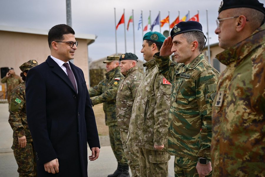 Vengu viziton Forcat e Armatosura shqiptare n&euml; Bullgari: Shembull