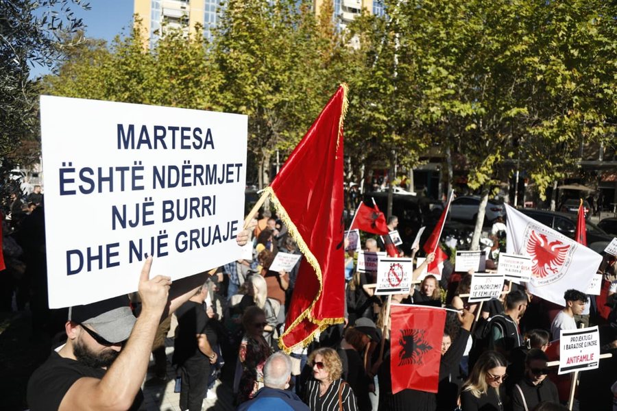 Ligji p&euml;r barazin&euml; gjinore ankimohet n&euml; Gjykat&euml;n Kushtetuese