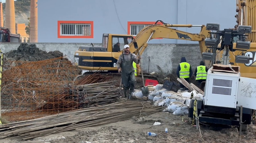 Riparohet avaria e r&euml;nd&euml;, kthehet furnizimi i ujit n&euml; Vlor&euml;