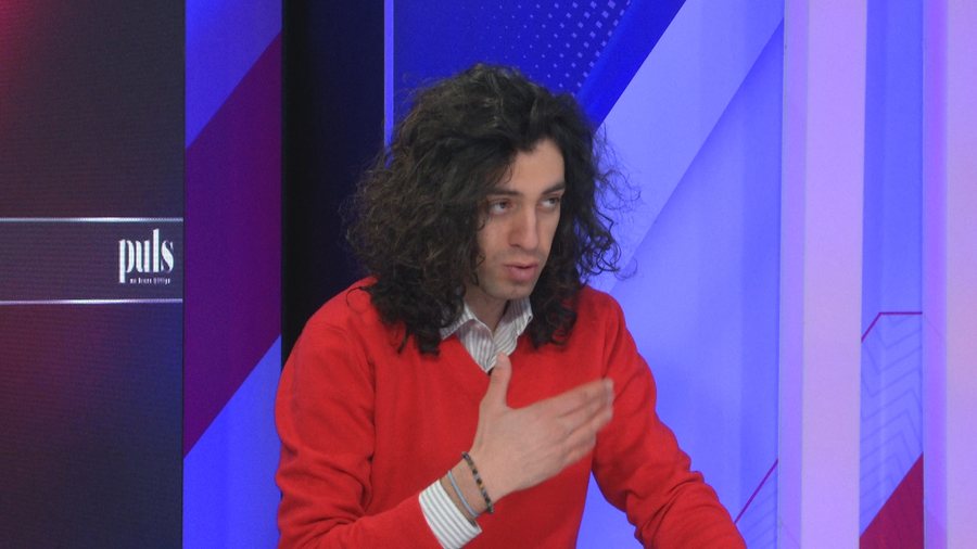 Lu&ccedil;iano Bardhi sjell librin e tij t&euml; tret&euml;, nj&euml;